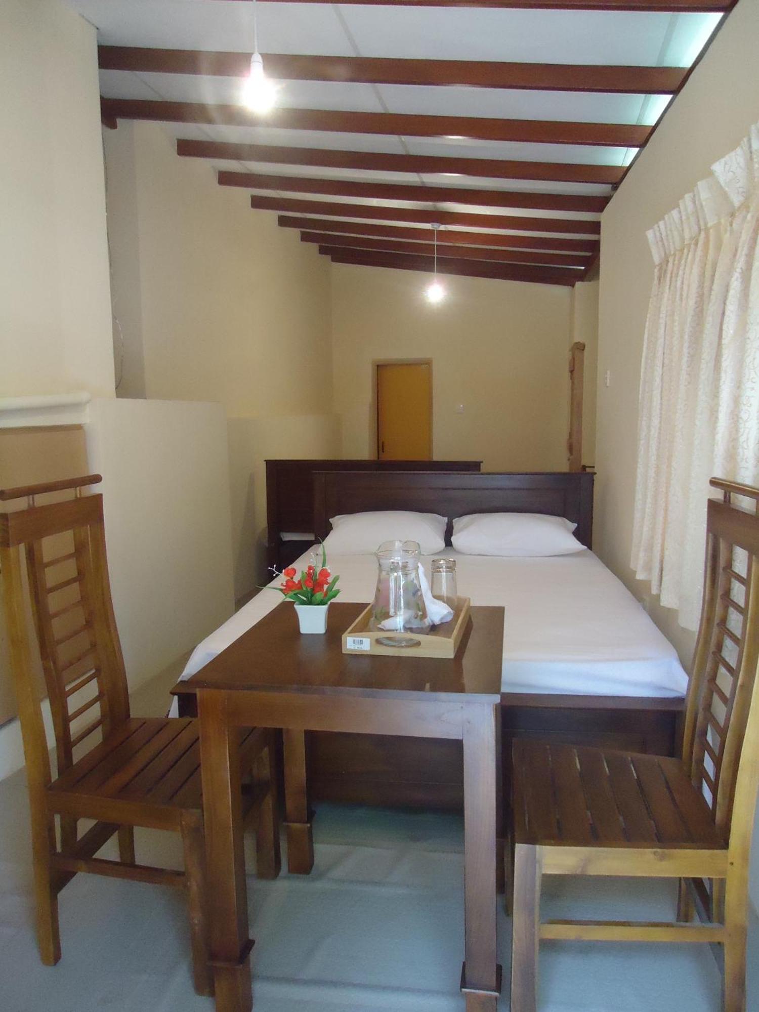Guest House Kaduwela Esterno foto