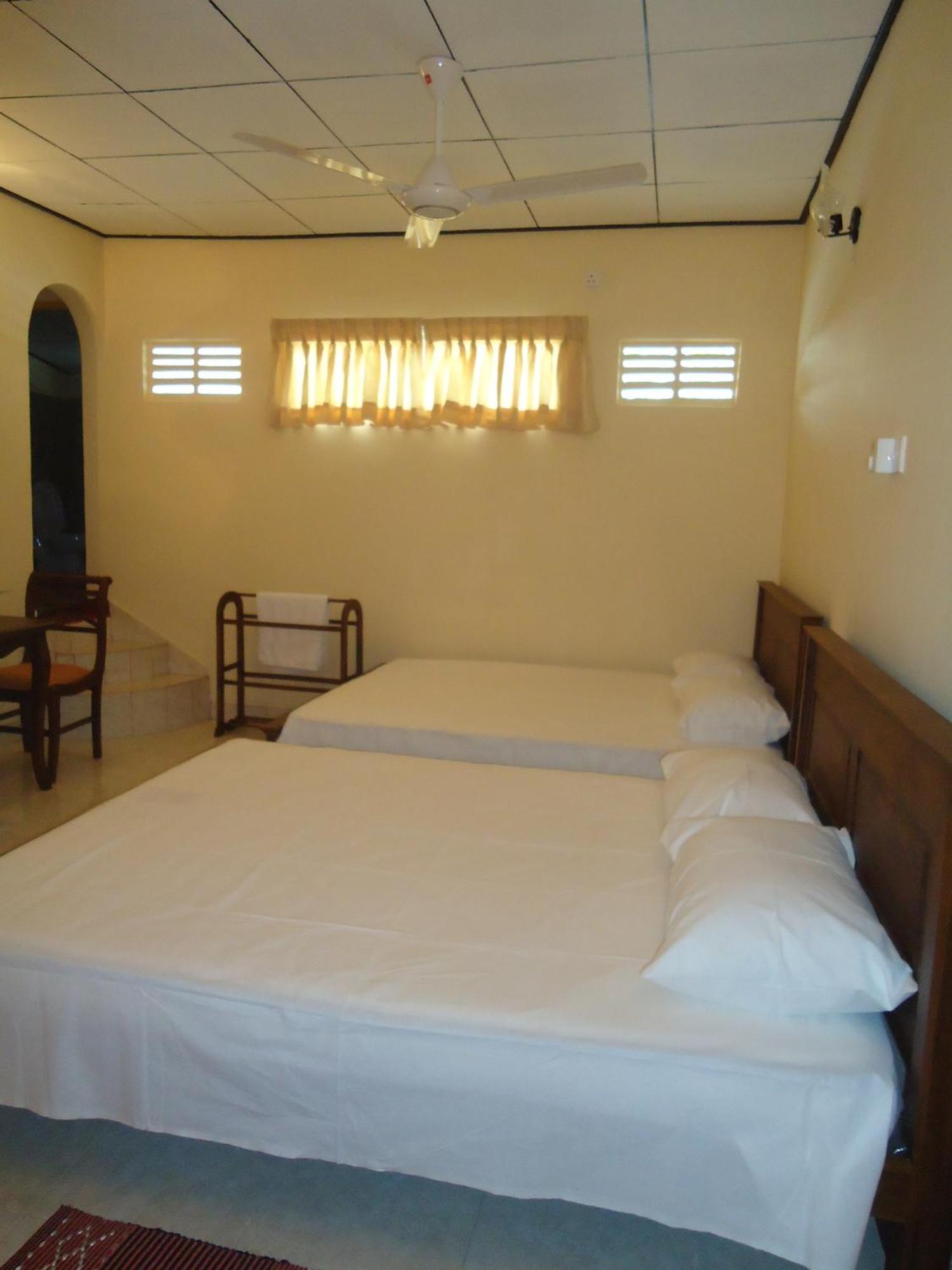 Guest House Kaduwela Esterno foto