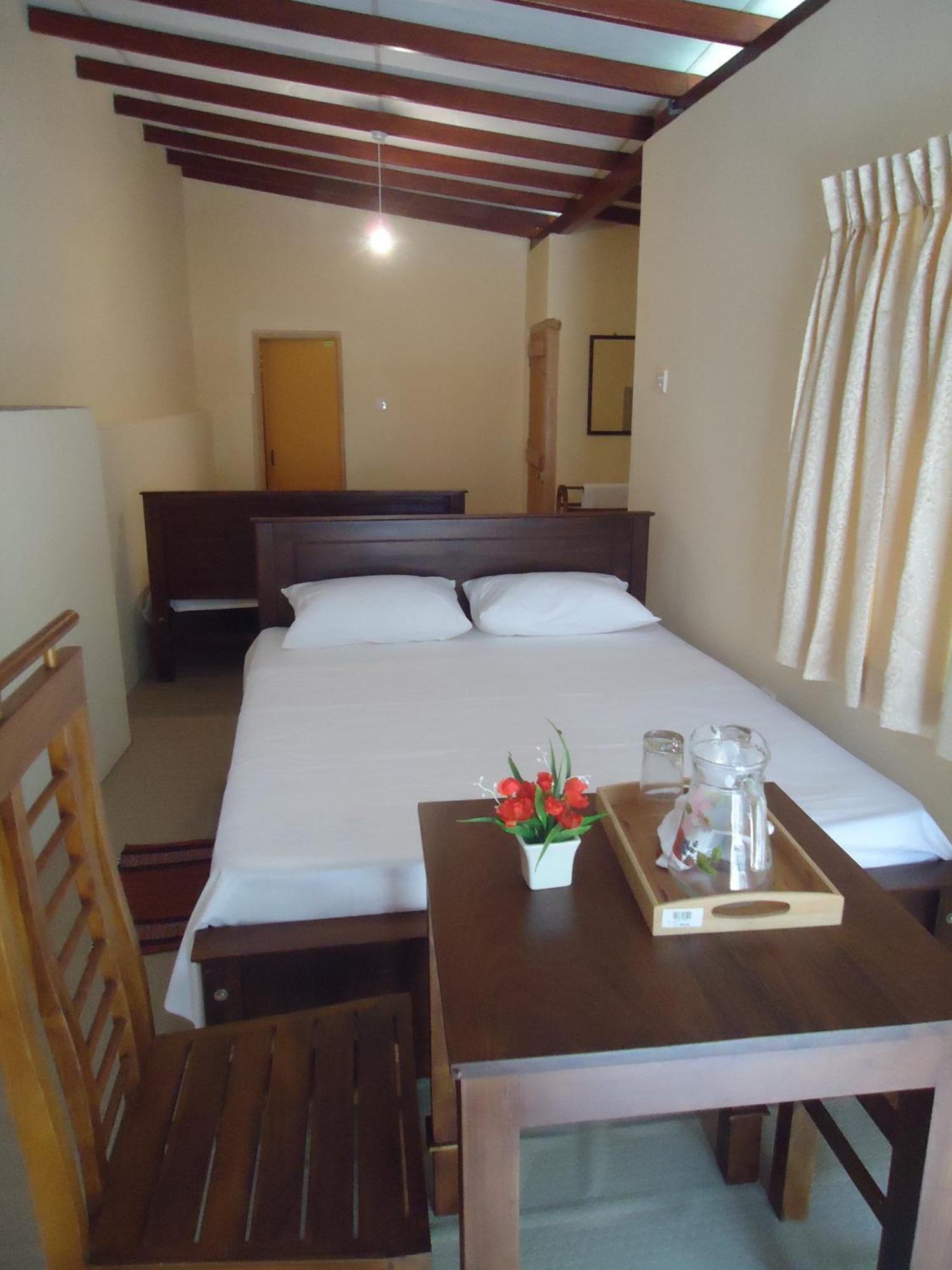 Guest House Kaduwela Esterno foto
